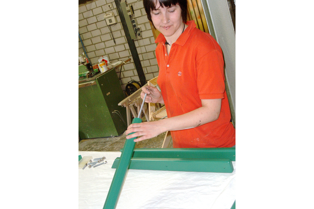 In das untere Querstück kommt eine Stange.