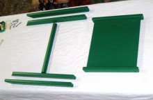 Hier zeigen wir Ihnen das Zusammenbauen eines "Petrarca-Stuhls" nach einer mittelalterlichen Vorlage. Für die Ausstellung "Triumph der Liebe. Dem Dichter Petrarca zum 700. Geburtstag" im Museum für Angewandte Kunst in Köln.